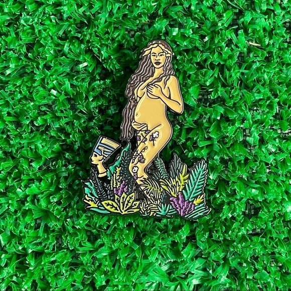 Pregnant Goddess Enamel Pin/ Brooch Lapel - Picture 6 of 6